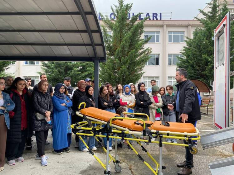 YÜKSEKOKULUMUZDA AMBULANS SERVİS EĞİTİMİ ETKİNLİĞİ