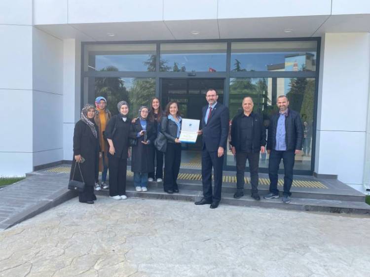 Yüksekokulumuz Dr. Öğr. Üyesi Hanife İRİS, Öğrencileriyle Geri Dönüşümde Örnek Oldu