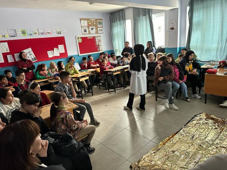 YAŞLI BAKIMI ÖĞRENCİLERİNDEN “İLK VE ACİL YARDIM” SEMİNERİ